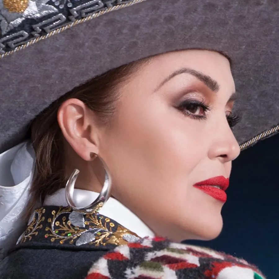 Aida Cuevas: 50 Years Singing to México